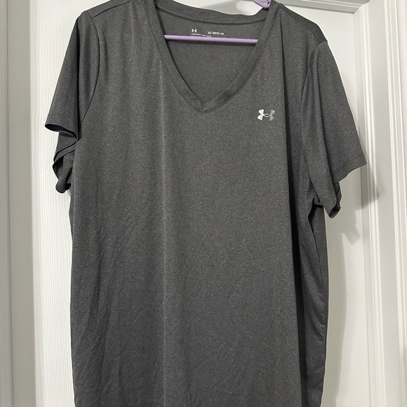 Under Armour Women’s Gray V-Neck Shirt Size 2X - Picture 1 of 2